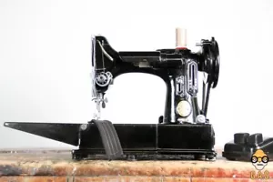 Singer 222k "RED S" Featherweight Sewing Machine + Serviced + Warranty - Picture 1 of 10