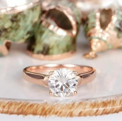 圆形切割模拟钻石单颗订婚戒指 14k 镀玫瑰金 — 第 1/4 张图片