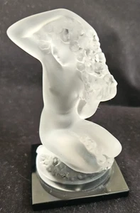 Vintage. Signierte LALIQUE Frankreich FLOREAL Milchglas Akt Figur Kunstglas - EUC - Bild 1 von 6