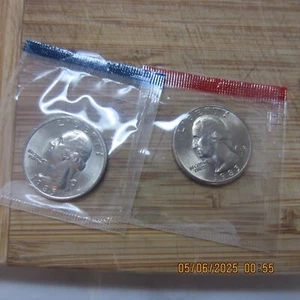 1985 P&D WASHINGTON QUARTERS IN MINT CELLO. UNC. - Picture 1 of 1