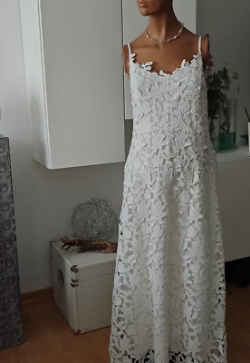 Wunderschönes Spitzenkleid in Midilänge von Alba Moda Gr. 42 Neu mit Etikett! - Bild 1 von 4