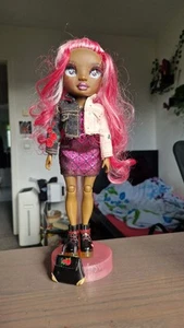 MGA Rainbow High Puppe Daria Roselyn - Bild 1 von 11