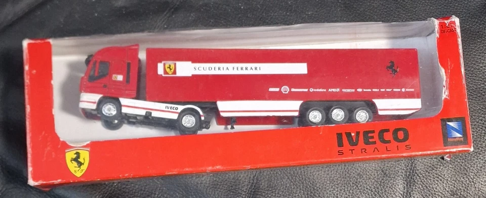 Iveco STRALIS - Scuderia Ferrari -  Rosso 1/87 Autoarticolato - Immagine 1 di 2