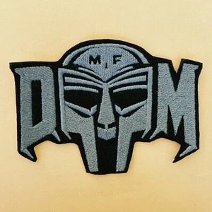 Aufbügeln Patch - MF Doom Maske Text Patch Hip Hop Rap - Bild 1 von 4