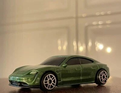 Modellino Porsche Taycan Turbo S 1/64 3 Inches Maisto Nuovo Senza Scatola - Immagine 1 di 4