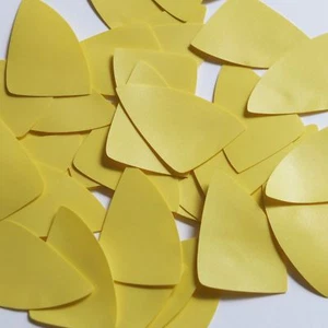 Lentejuelas de alta costura sueltas de vinilo opaco amarillo mantequilla lentejuelas aleta de aleta de escama de pescado de 1,5" - Imagen 1 de 2