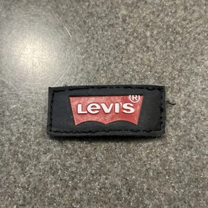 Toppa Vintage Levi’s Strauss And Company Stampata Pelle Logo Cucito 7/8” X 2” - Foto 1 di 4