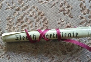 Muñecas Living Dead Agatha certificado de defunción repuesto  - Imagen 1 de 4