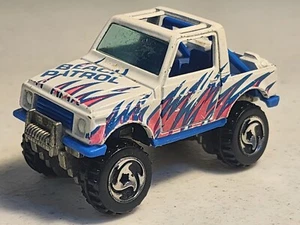 1988 HOT WHEELS SUZUKI SAMURAI BEACH PATROL WHITE 1:64 DIECAST 2 3/4" SUV W BLUE - Picture 1 of 7