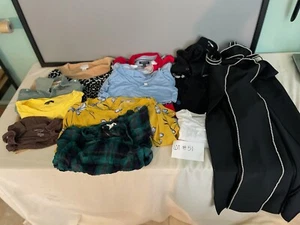 Lot Of 12 Women's Small Tops Jumpsuit - Lot #51 - Forever 21 American Eagle - Picture 1 of 13