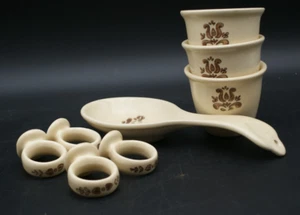 8er Set Pfaltzgraff 1 Löffelablage 4 Serviettenringe 3 Puddingbecher - Bild 1 von 10