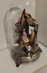 Antico presepe in campana di vetro su argentone - Foto 1 di 4