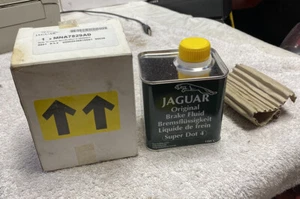 New Old Stock Super DOT 4 Original Jaguar Brake Fluid MNA7829AD Original box - Bild 1 von 13