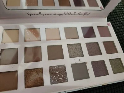 Essence BLOOMING WINGS Palette Brand New 02 Let Me Be Your Wings - Image 1 of 2