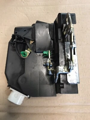 Landrover Discovery 2 Td5/V8 Pass Side Rear door Lock FQM100710 - Image 1 of 4