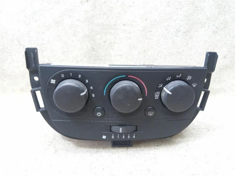 Control de temperatura climático con aire acondicionado trasero 15882287 para Chevrolet Uplander W91 05-09 Foto 1 de 4