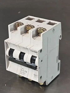 Siemens 5SN3 N G 20A 3 Pole Circuit Breaker      loc4D3 - Picture 1 of 4
