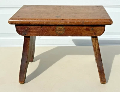 Taburete Narragansett Machine Co Providence RI antiguo industrial roble macizo con logotipo Foto 1 de 4