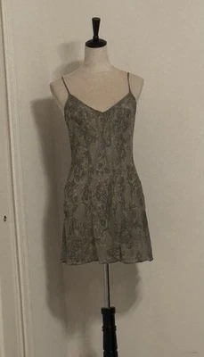 Nuevo con etiquetas Camisola Victoria Secret 100% Seda De Colección Sin Mangas Verde Salvia Paisley L Foto 1 de 4