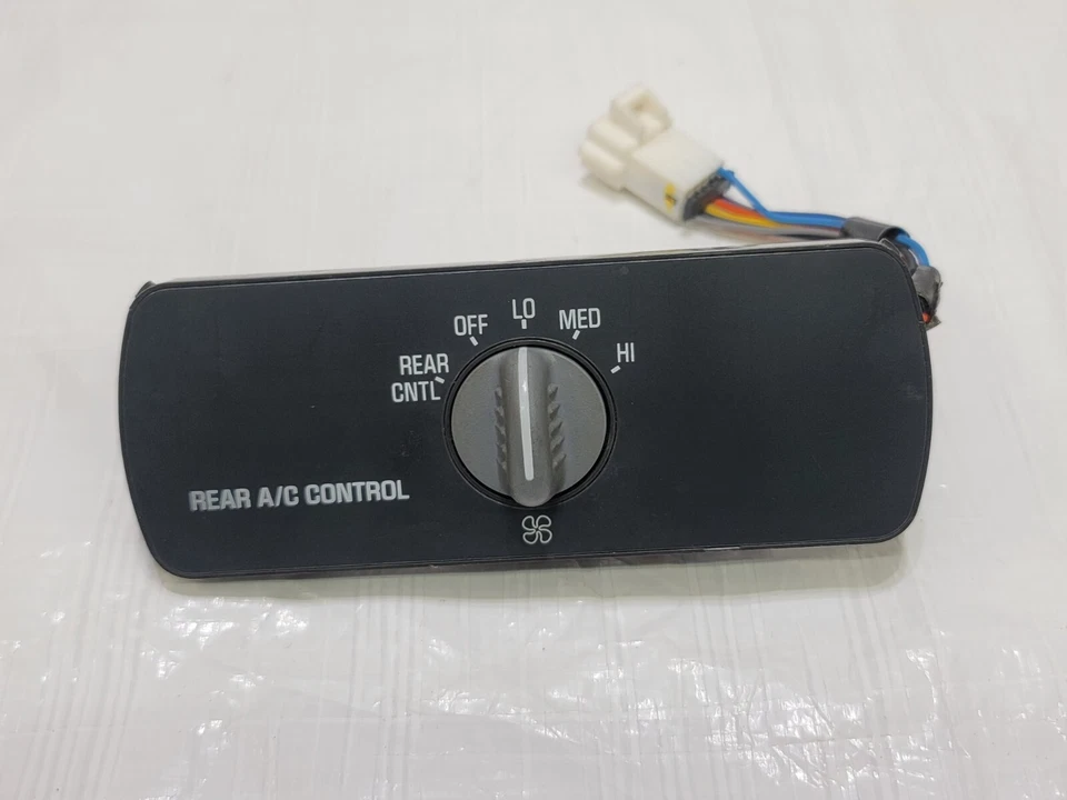 GMC Yukon 1997-2000 calentador de aire acondicionado trasero panel de control de temperatura climática 16209345 Foto 1 de 4
