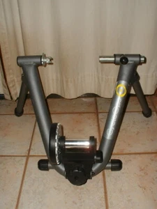 Entrenador de ciclismo plegable para bicicleta de interior Cycle-Ops - Imagen 1 de 3