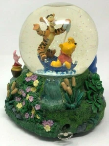 Globo de nieve Winnie the Pooh & Tigger on an Umbrella Flood "When the Rain Came Down" - Imagen 1 de 5
