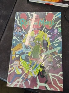 Rick and Morty Book Five : Deluxe Edition by Kyle Starks and Magdalene Visaggio - Picture 1 of 2