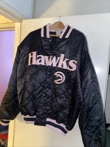 Chaqueta de bombardero satinada vintage de madera dura de la NBA Atlanta Hawks 2xl equipo en la cancha - Imagen 1 de 10