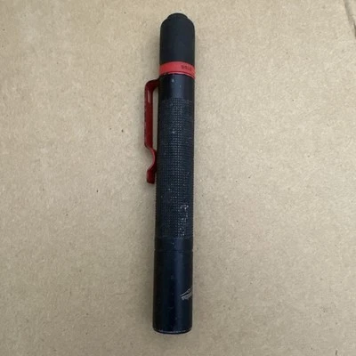 Milwaukee 2105 100 Lumens Cordless Aluminum Penlight LED Removable Metal Clip - Image 1 of 4