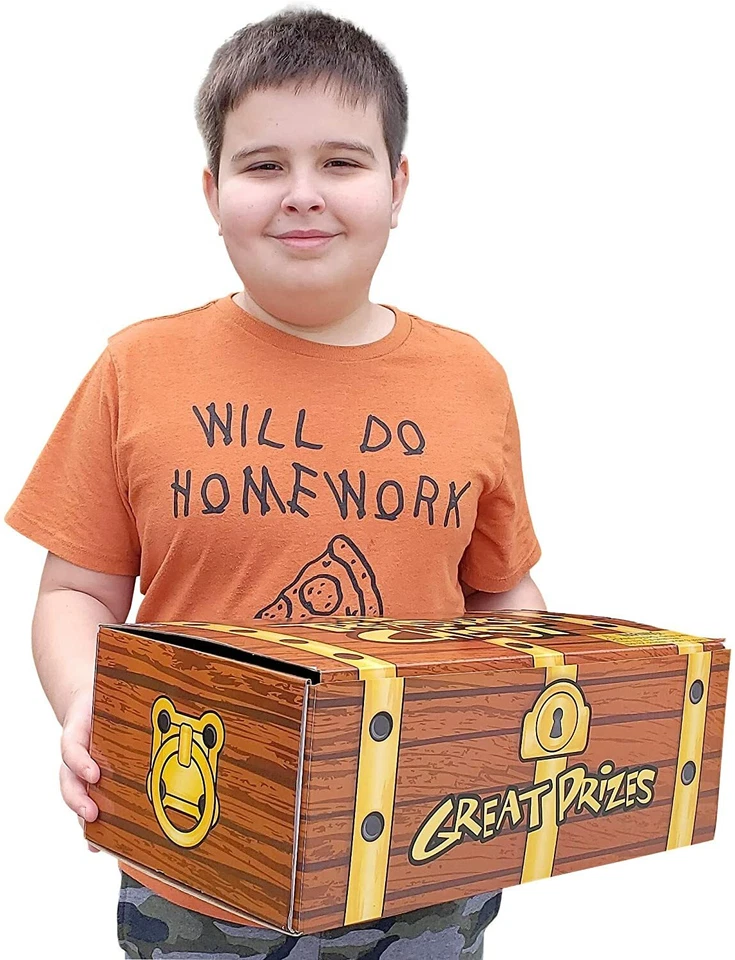 Caja de cartón Treasure Chest (16" x 9"). Marrón y dorado. Foto 1 de 4