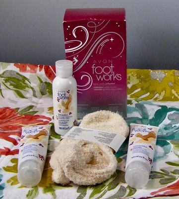 Colección Avon Footworks Berry Vanilla - Remojo, Exfoliante, Crema, Calcetines Nuevos en Caja Foto 1 de 4