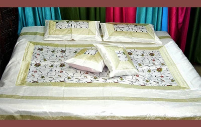 Juego de sábanas de seda blancas bordadas a mano Queen completo de la India Foto 1 de 4