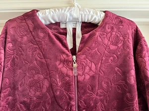 Miss Elaine's Size PM Robe Embossed Roses Maroon Burgundy EUC Mint Velour SOFT - Picture 1 of 10