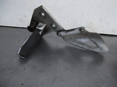 REPOSAPIÉS DELANTERO IZQUIERDO TRIUMPH TIGER 1050 + SUSPENSIÓN TIGER 1050 2007-2012 Foto 1 de 4