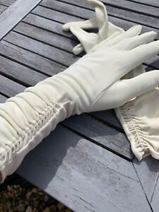  Vintage 1950s light green with gathered detail   Gloves Size 7 