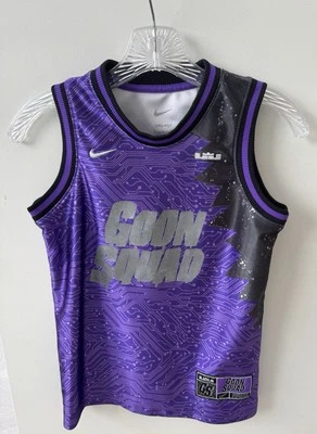 Camiseta Nike Lebron Goon Squad Space Jam corte seco talla S niños púrpura y negro Foto 1 de 4