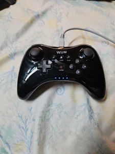 Offizieller Nintendo WiiU Pro Schwarz Wireless Controller WUP-005 - Ladekabel  - Bild 1 von 2