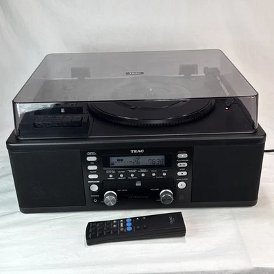 TEAC Turntable Cassette Player with CD Audio Recorder LP-R550USB + Remote READ ! - Image 1 of 4