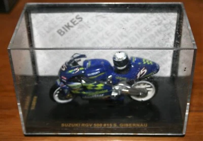 SETE GIBERNAU 2001 SUZUKI TELEFONICA RGV500 + HELMET  1:24 IXO Motorbike - Rare - Image 1 of 2