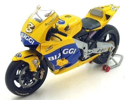 Minichamps 1/12 Scale 122 041003 - Honda RC211V Camel M.Biaggi 2004 - Photo 1/4