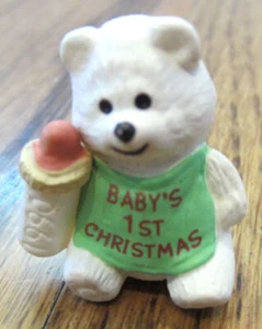Hallmark Merry Miniatures 1990 Baby'S First 1St Christmas Teddy Bear - Bild 1 von 1