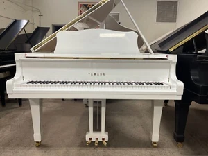 YAMAHA G2 GRAND PIANO - HIGH GLOSS WHITE - Picture 1 of 12