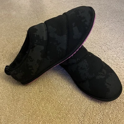 Zapatillas Sorel Go Bodega Run negras camufladas piel sintética zuecos acolchados mulas talla EE. UU. 9 Foto 1 de 4