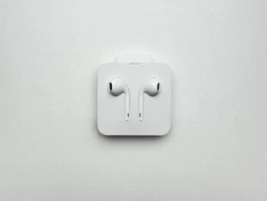Apple iPhone Kopfhörer mit Lightning Anschluss EarPods Kabelkopfhörer - Zdjęcie 1 z 3