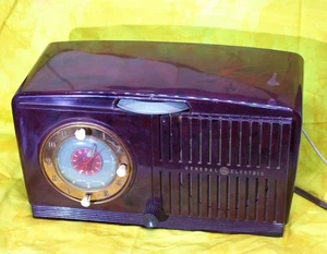 Vintage GE General Electric Clock Radio Model 515 Bakelite Tube Art Deco Works - Picture 1 of 6