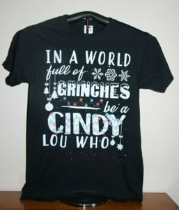 Camiseta IN A WORLD full of GRINCHES be a CINDY LOU WHO, pequeña en negro - Imagen 1 de 5