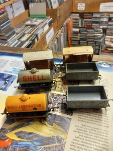 TRIANG 00 gauge Wagons and Tankers x 6 - Picture 1 of 2
