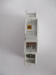 INTERRUPTOR LEGRAND 32 AMP 380V 03116 - Imagen 1 de 1
