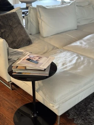 Juego de sofá y mesa de diseño italiano Natuzzi®️ - Paquete completo (excluye libros) Foto 1 de 4