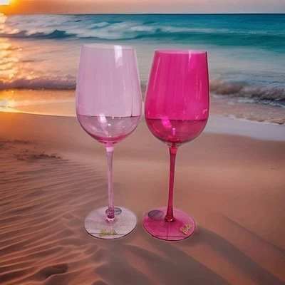 🌸Juego de copas de vino magenta y rosa de 17,5 oz cristalería dragón x Barbie nueva caja abierta Foto 1 de 4